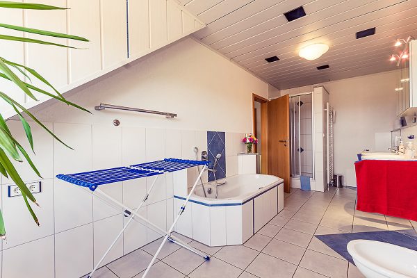 Geräumiges Bad